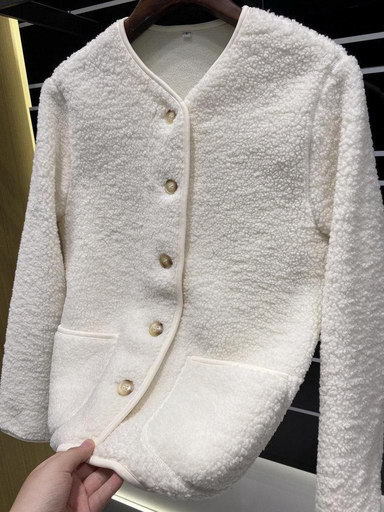 Japanese Designer Women's Imitation Lambswool Fleece Cardigan - Trendy Round Neck Warm Outerwear.