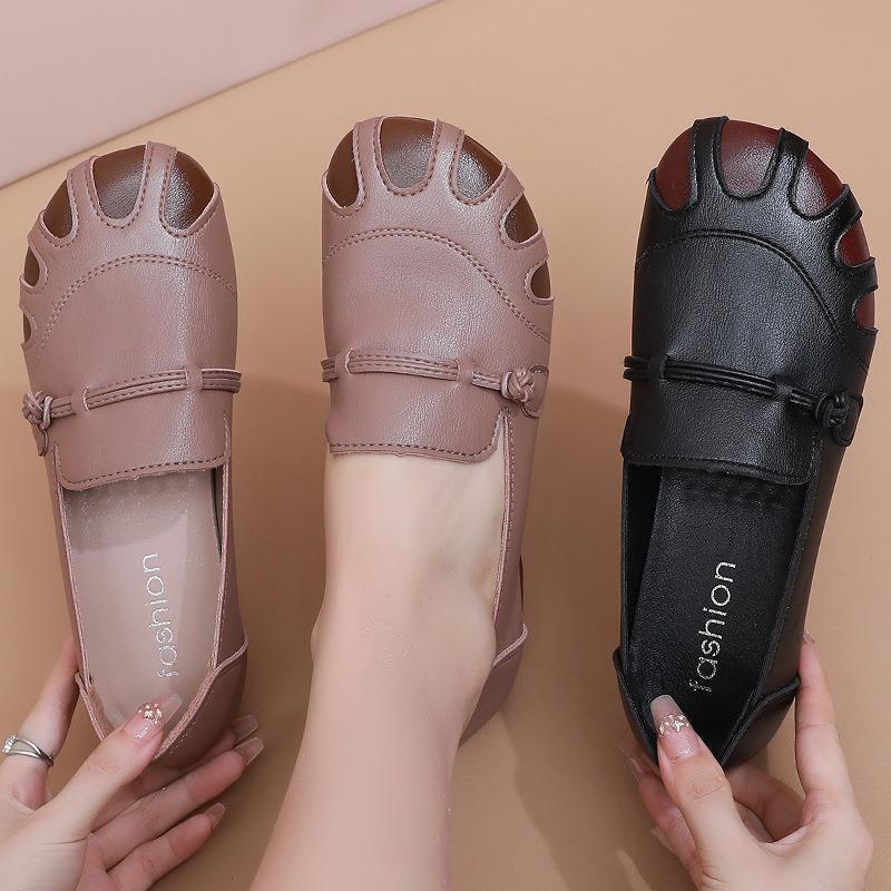 Shoes middle-aged women's shoes spring and autumn soft-soled flat-soled elderly middle-aged leather shoes comfortable new non-slip single shoes