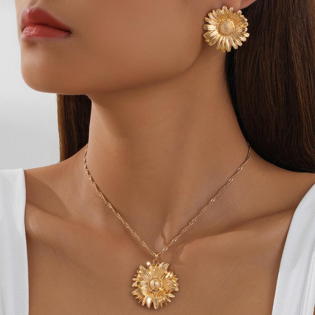 Flower Necklace Alloy Flower Sunflower Double Layer Engraved Necklace Open Sunflower Clavicle Chain