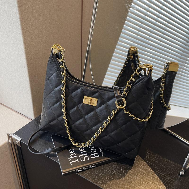 Retro Diamond Small Fragrant Chain Tote Bag Women's New Commuter Versatile Underarm Bag Shoulder Bucket Bag