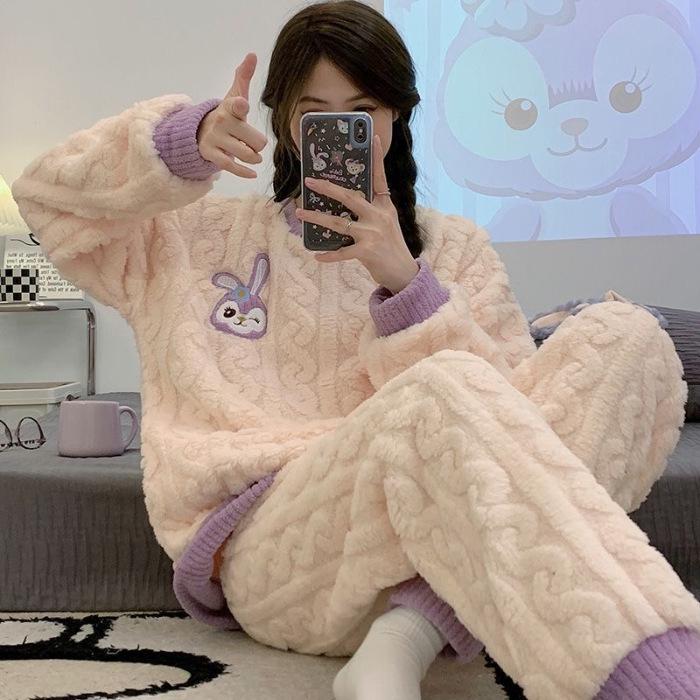 Women's 2024 Winter Coral Fleece Pajama Set - Stylish Flannel Suit for Autumn and Winter, Wearable Outdoors
