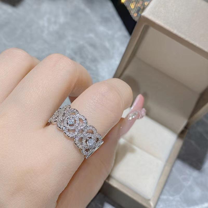 

Versa Danjianci Same Flower Full Diamond Zircon Four Leaf Clover Открытое кольцо Модная пара Rose Light Luxury Ring