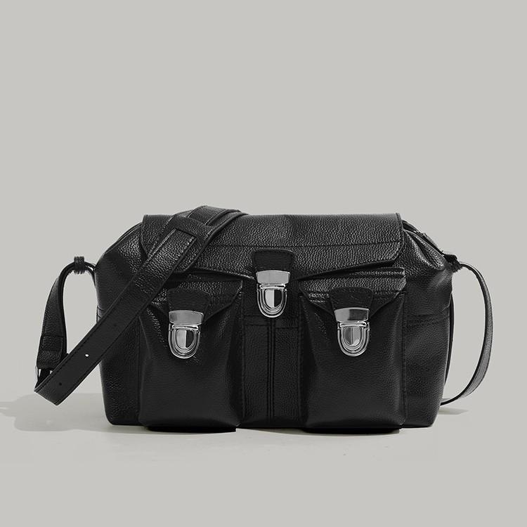 

2025 new bag female messenger bag niche design fashionable and versatile one-shoulder cross-body retro double pocket motorcycle bag чёрный