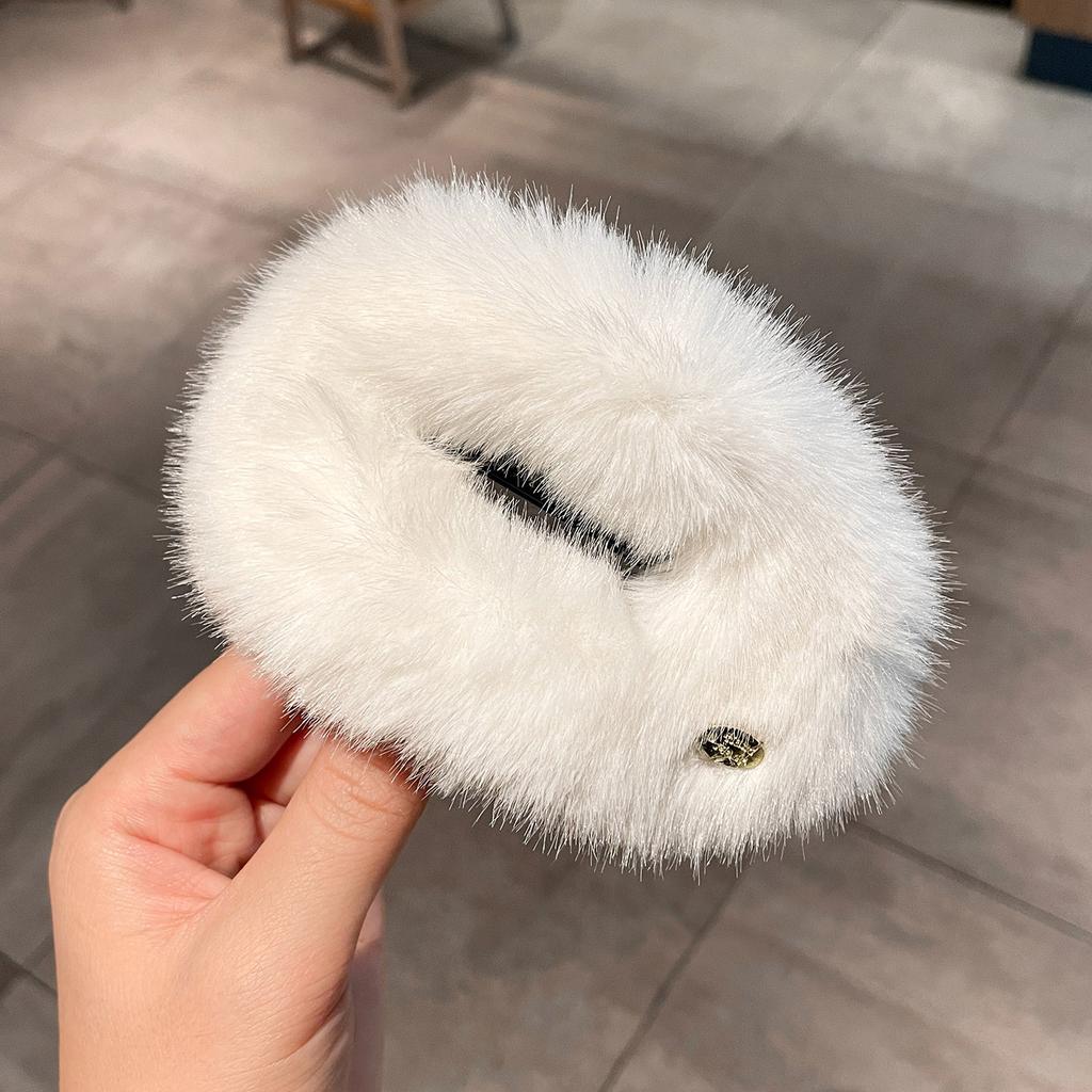 Acrylic Plush Leopard Print Hairpin, Exquisite Grab Clip, Large Hair Volume, Casual Autumn and Winter Hair Accessories for Women