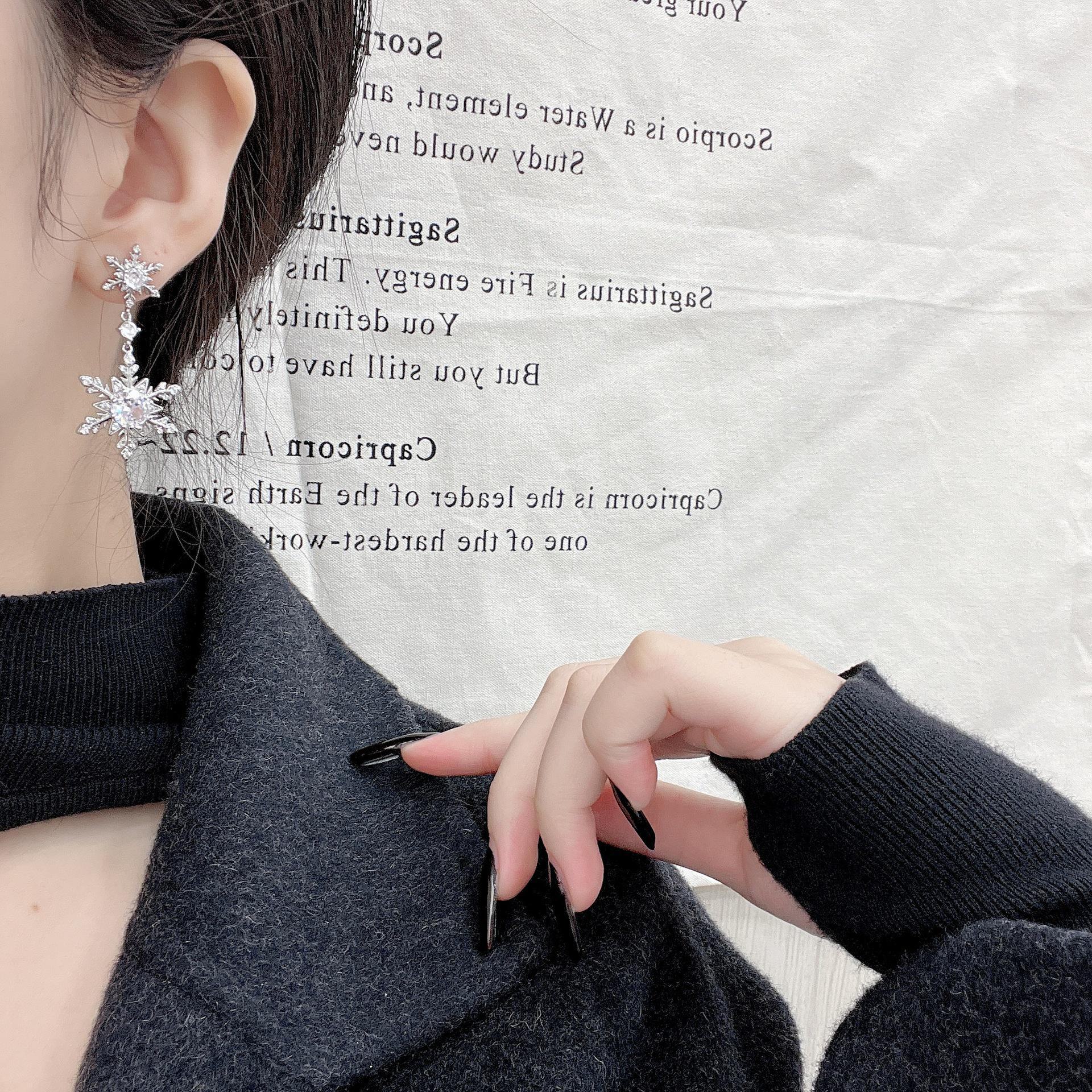 

Изысканные длинные серьги с микроинкрустацией в виде снежинок: Уникальный, яркий и модный AE091 Snowflake Pendant Earrings