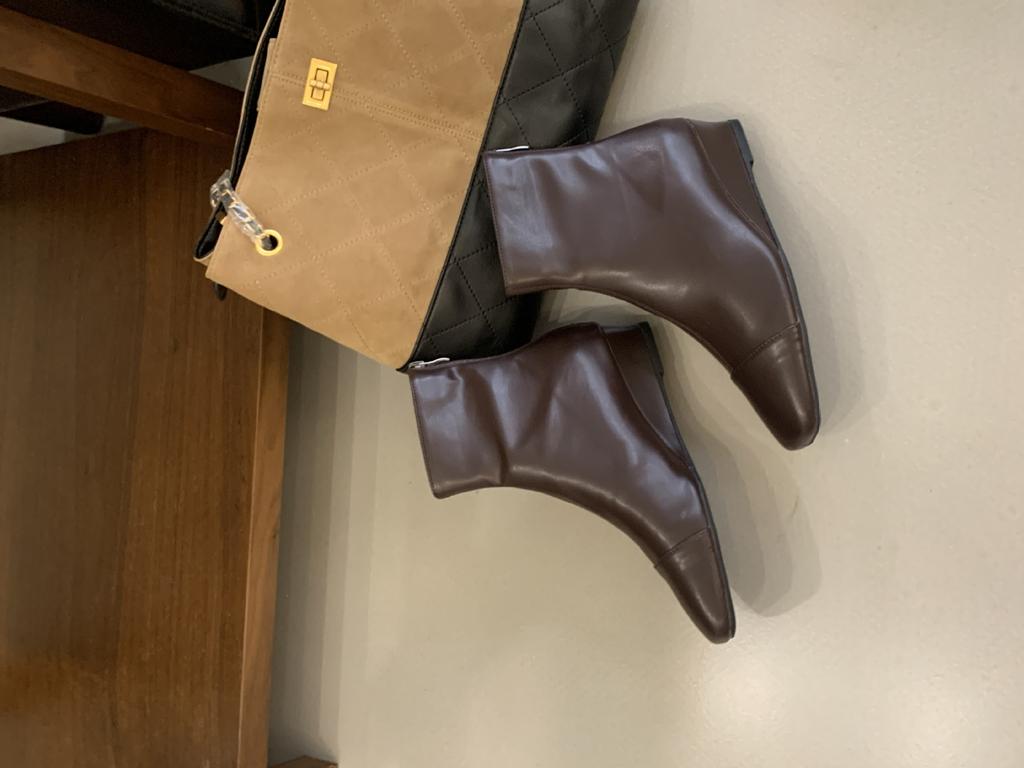 Niche design sense 2025 spring, autumn and winter new European and American retro thin wedge heel brown short boots women