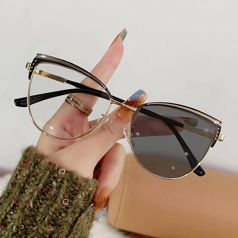 

Stylish Metal Cat-eye Glasses, Unique European and American Style Anti-blue Light Glasses, Photochromic Glasses for Women. color-changing anti-blue glasses