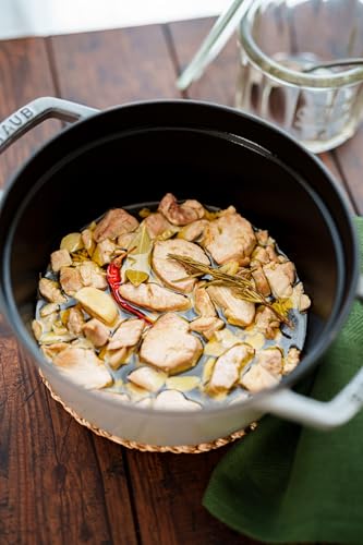 Hausgemachtes Rezeptbuch: Köstliche Zutaten, Konserven, Gewürze und Beilagen, die Sie selbst zubereitet haben