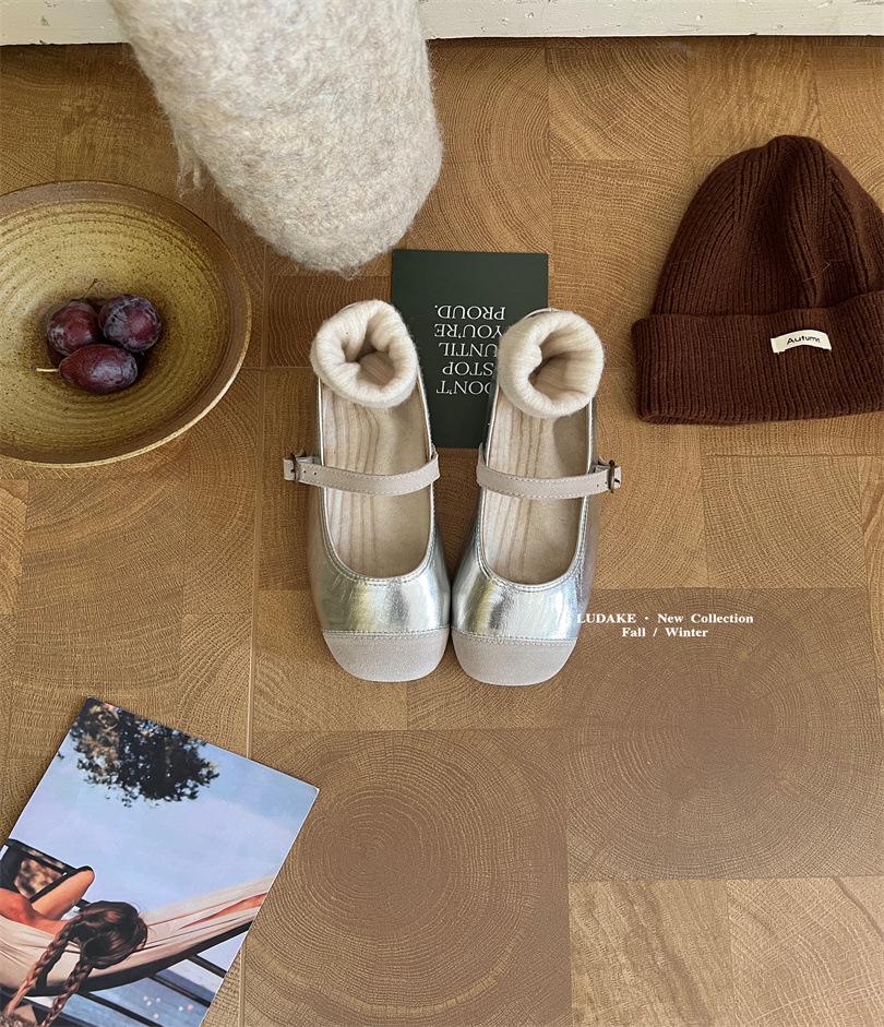 

Туфли-бананы на плоской подошве с квадратным носком, французские туфли Мэри Джейн, женская обувь, новинка лета 2025 года, женская обувь с мягкой подошвой Xiaoxiangfeng 39 серебряный