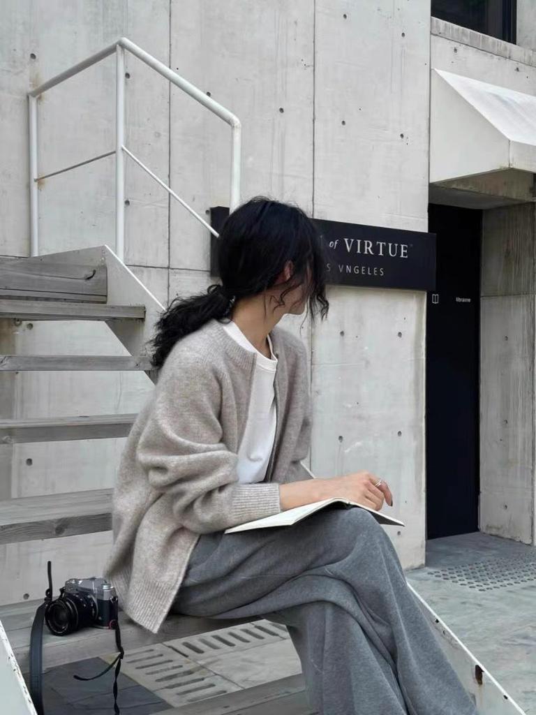 2025 Autumn/Winter Women's Pure Wool Round Neck Zipper Cardigan - Trendy Loose Fit Knitwear Sweater