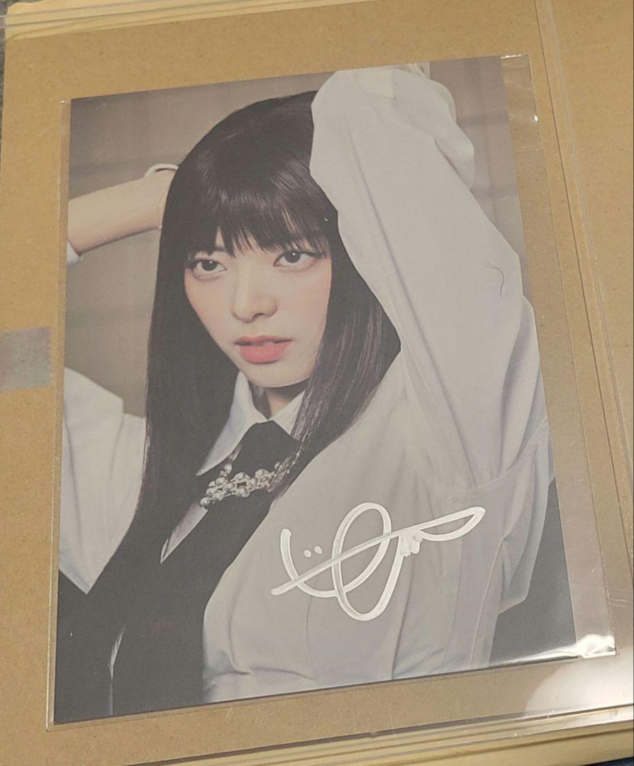 

[Б/У] ITZY Юна ЗОЛОТОЕ издание США с автографом