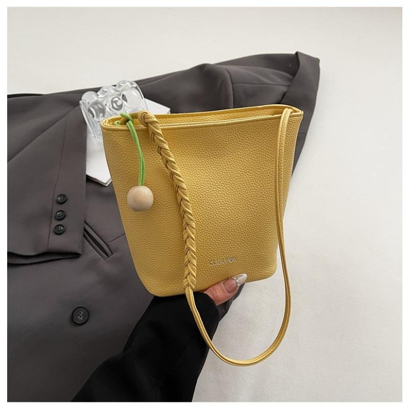 New large-capacity sense retro versatile bucket bag women's fashion shoulder work commuter messenger bag bag
