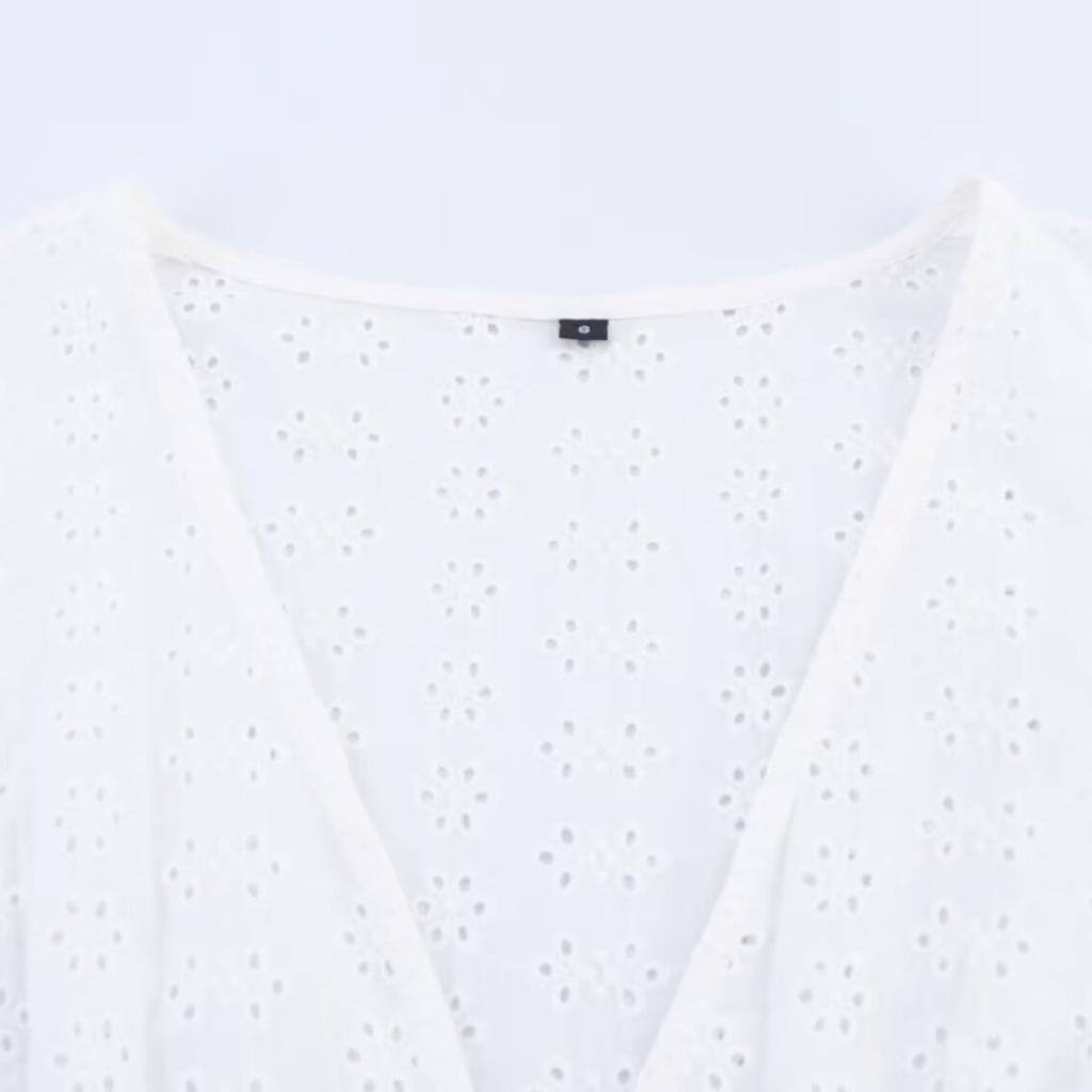 European and American style, new women's clothing, foreign style, fashionable style, hollow embroidered shirt 3722819
