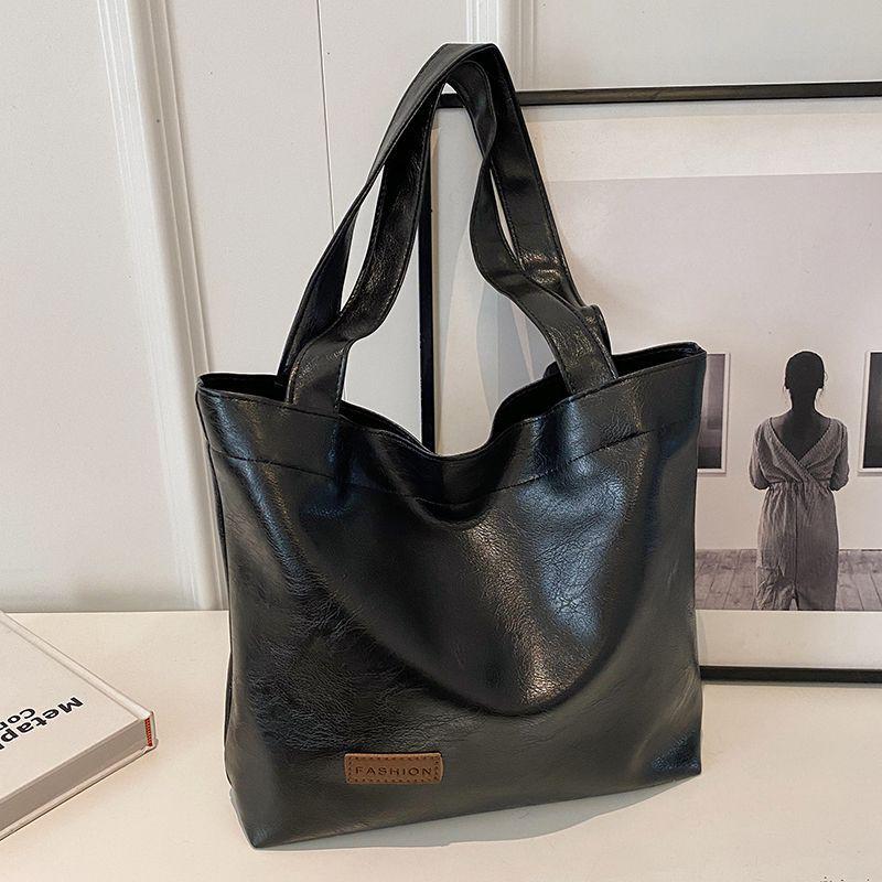 

2025 Chic Women s Tote: High-End French Niche Shoulder Handbag