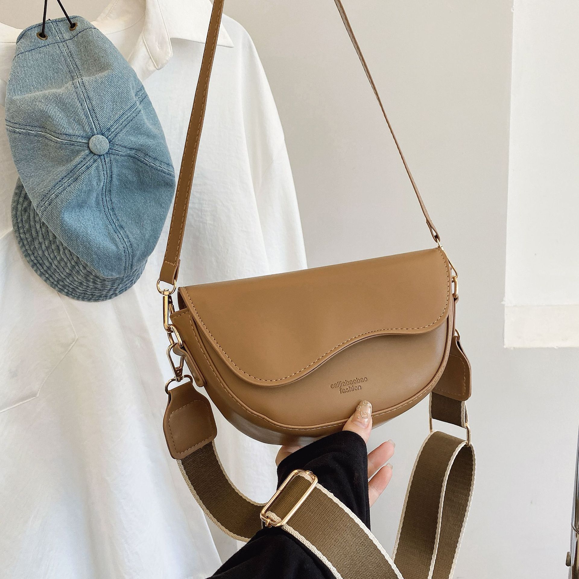 Saddle Bag Texture Niche Women S Popular Retro Versatile Messenger Bag Fashion Single Shoulder Armpit хаки