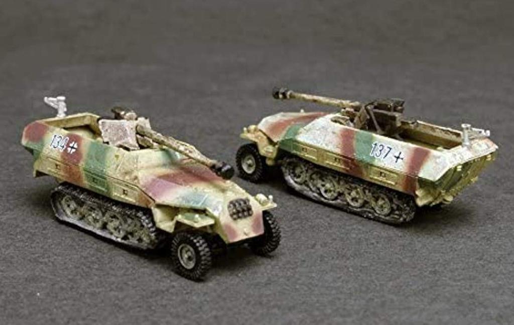 Platz World War II German Plastic Model PH723 1/144 Sd.Kfz.251/22 (2-Car Set)