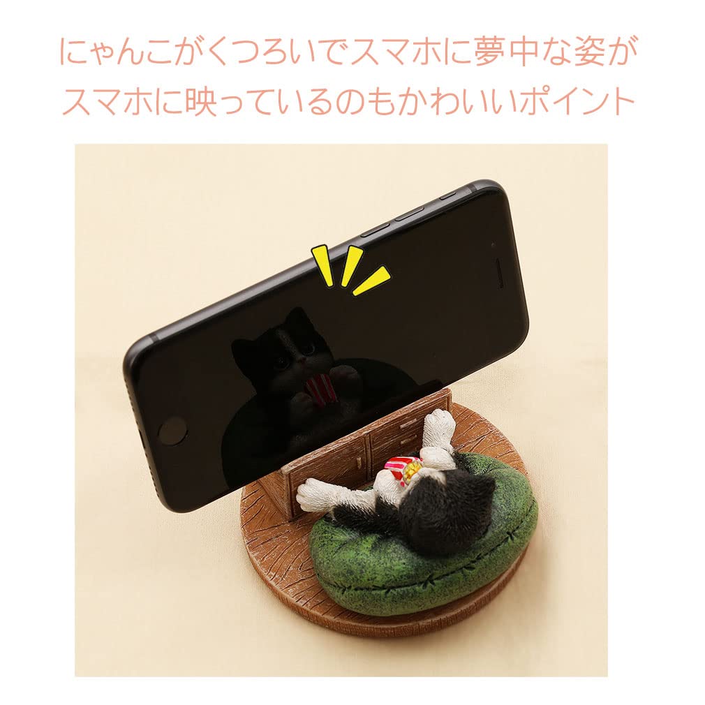 Devalier CA242BKW [Authentic] Cat Figurine with a Hachiware Design, Smartphone Stand Holder, Made of Resin, Perfect Gift