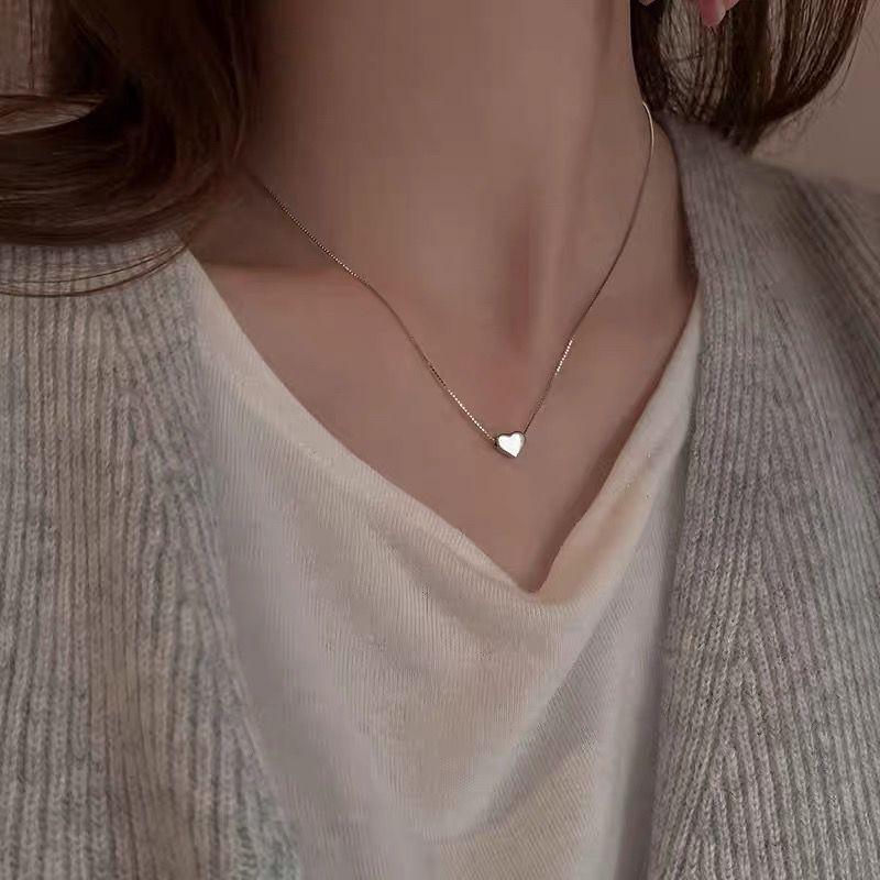 Elegant Metal Heart Clavicle Necklace for Women - Light Luxury Design