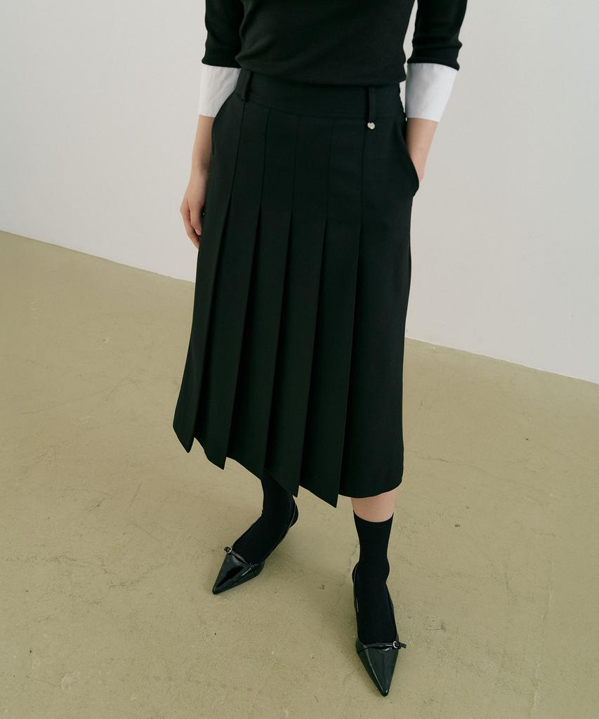 LUCIR ZU Reverse Pleats Skirt (Black)