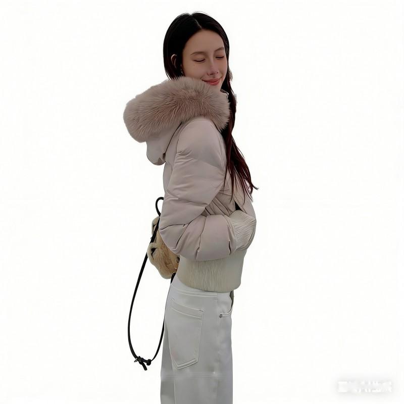 Womens Short Hooded Down Jacket Faux Fox Fur Trim Slim Fit Winter 2026 Warm Coat