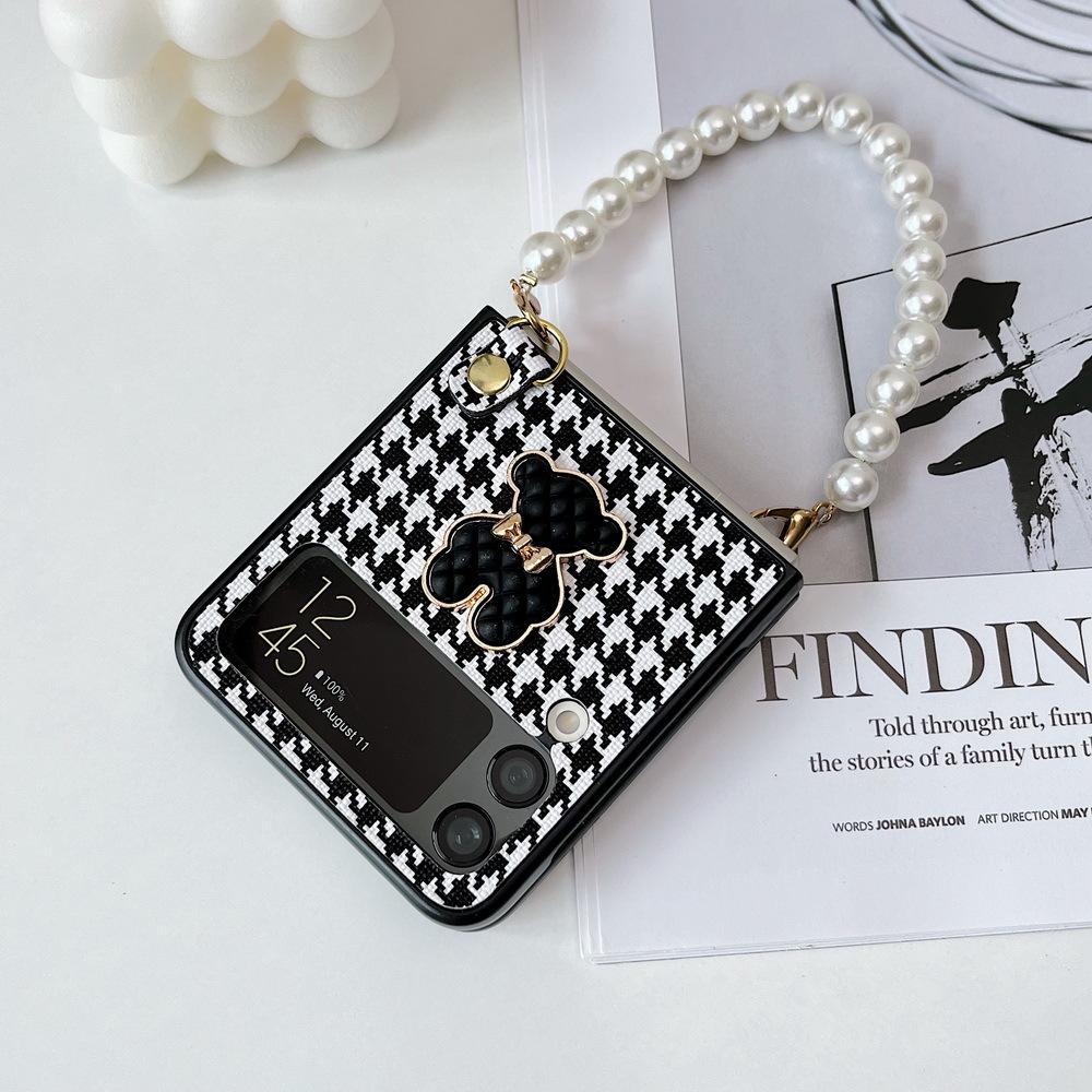 Applicable Samsung Folding Screen Protective Case Portable Pearl Chain Zflip4 Light Luxury Flip Phone Case Bear Cute Girl