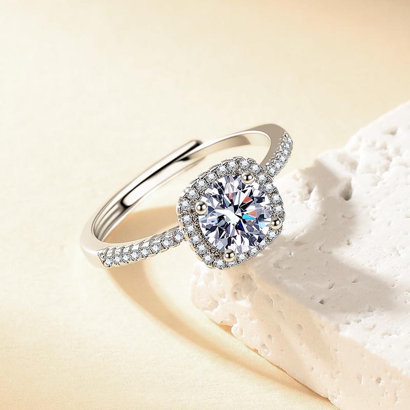 Elegant Square Zircon Ring: Shiny Luxury, Fashionable and Versatile Open Design