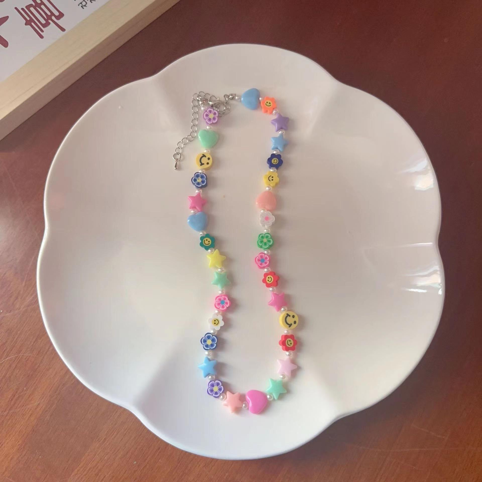 

Корейское радужное ожерелье из бисера ручной работы 2023 года с акцентами в виде смайликов, цветов и жемчуга