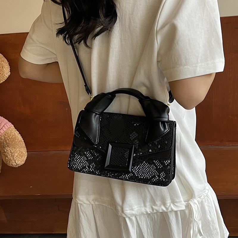 Populära väskor dam nya mode mångsidiga axelremsväskor exklusiva bärbara axelväskor