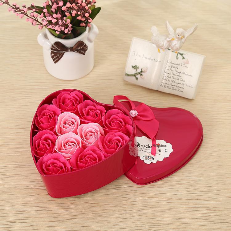 

Подарочная коробка ко Дню матери: 11 мыльных цветов в форме роз в железной коробке в форме сердца розы красного