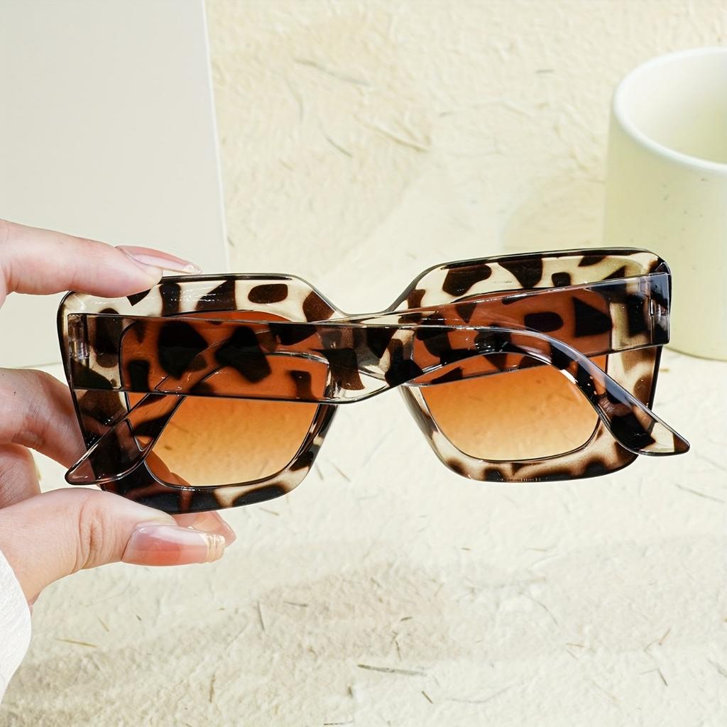 Leopard Print Square Women Gradient Eyeglasses Fashion Decorative SunGlasses Suitable for Stylish Eyewear
