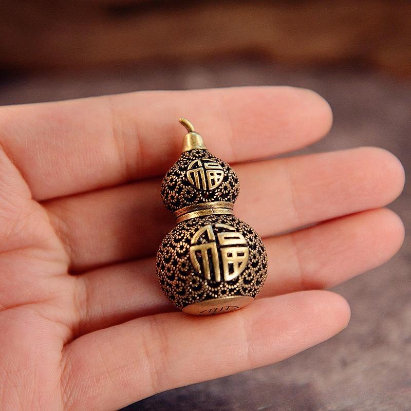 Hollow Brass Gourd Keychain Antique Feng Shui Car Charm Lucky Blessing Pendant for Bag Decor Fortune Desk Ornament Gift