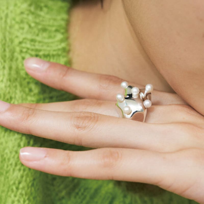 PARTY AFTER DARK A Bunch of Daisy with Pearl