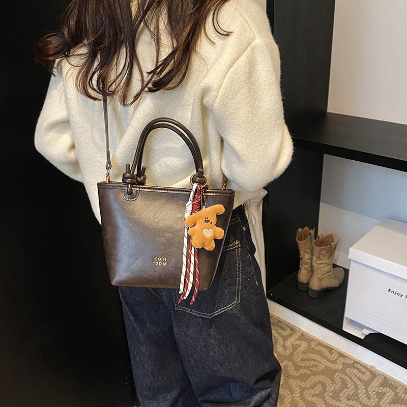 Commuter leisure bag women's large capacity 2025 new autumn and winter retro versatile shoulder bag simple tote bag