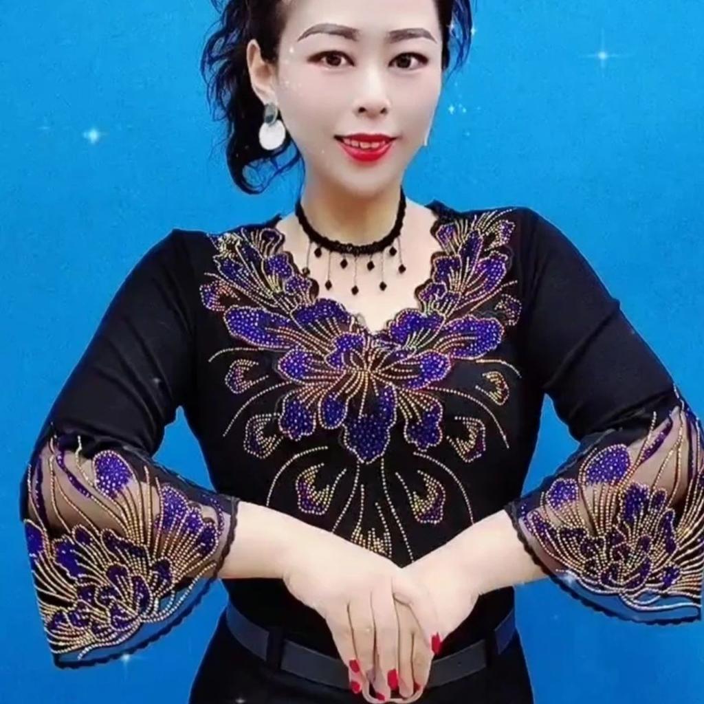 Elegant Women Lace Flare Sleeve Diamond T-Shirt Spring Summer Big Size Fashion Slim Versatile Vintage V-neck Graphic Tops