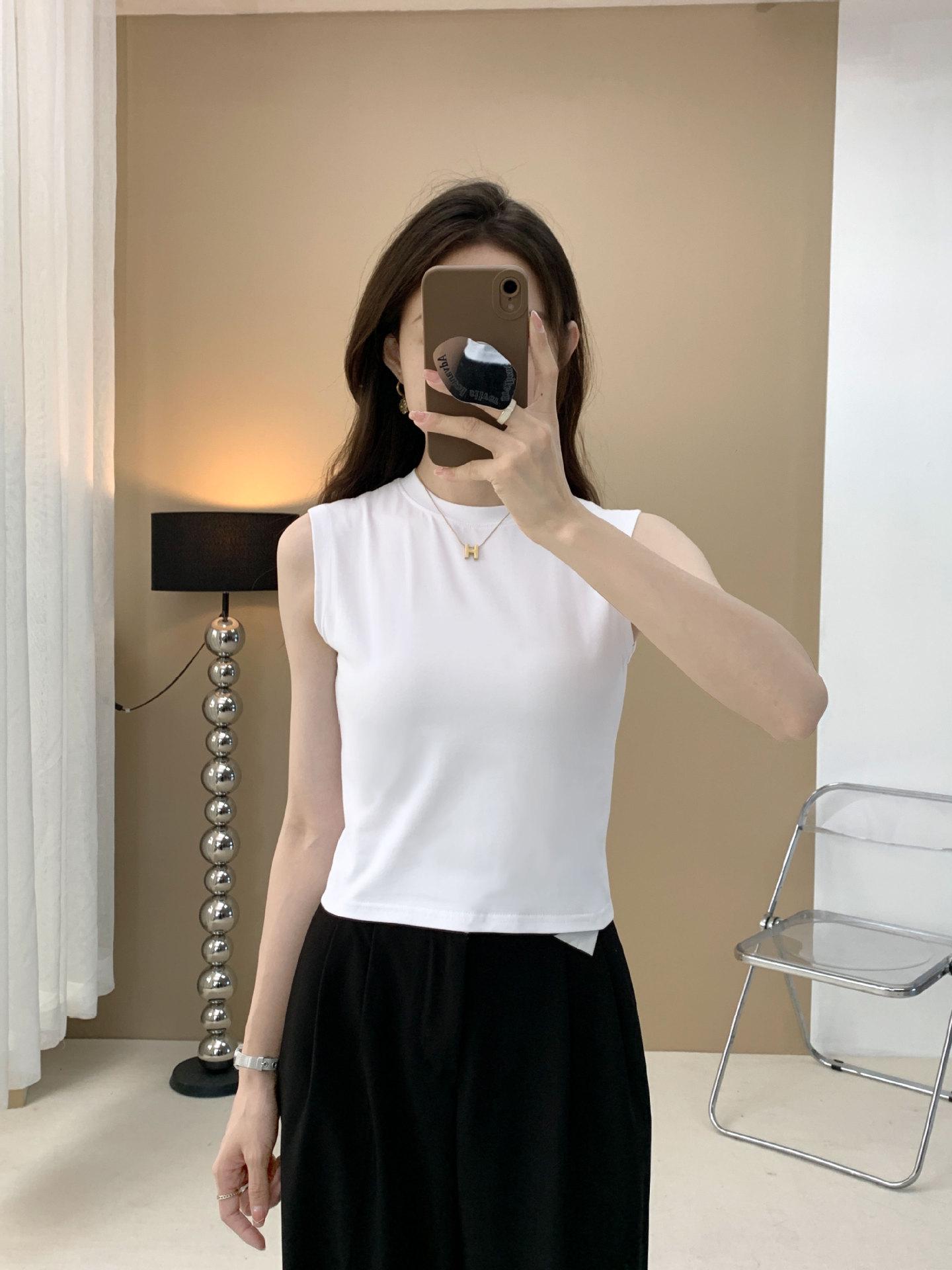 

Женская майка без рукавов слим – летний топ с полувысоким воротом L белый