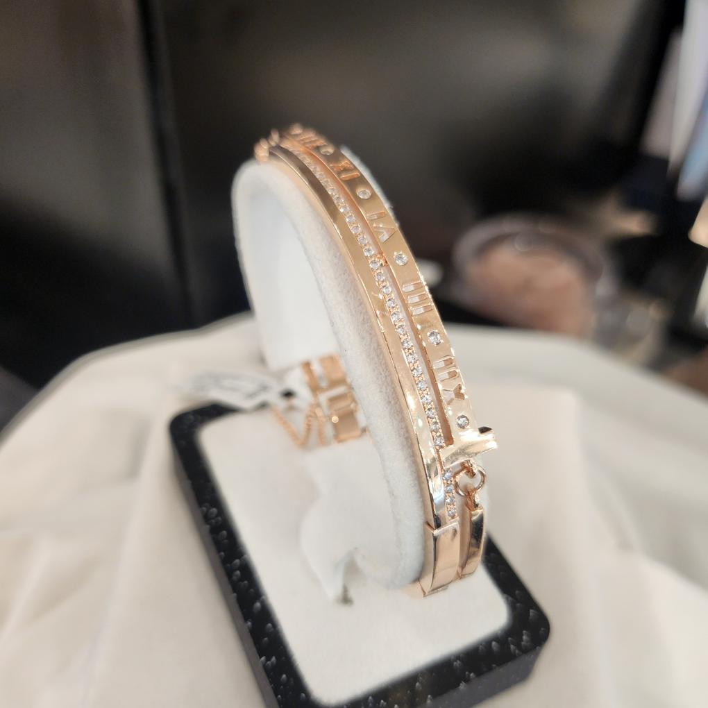 Atria Roman Numeral Touring B Circle Bracelet JTOBAFR0024PKF