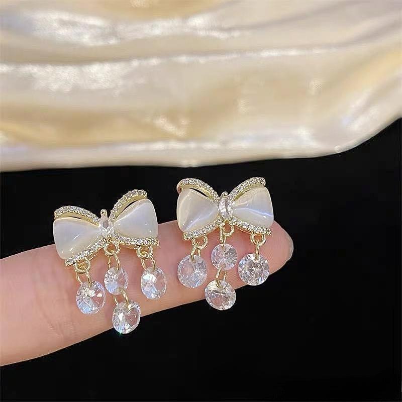 Cat s Eye Crystal Tassel Dangle Earrings - Elegant, High-End Design for Women