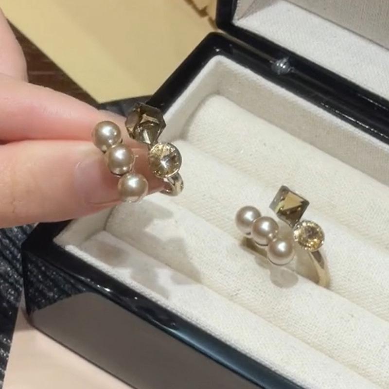 Zircon Pearl Dual-Shaped Ring: Luxurious Retro Fashion Jewelry for a Versatile, High-End Look