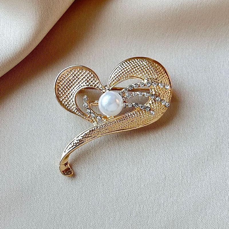 

Vintage Heart Brooch For Women Pearl Rhinestone Love Office Party Brooch Pin Gift Casual Party Accessories золотий