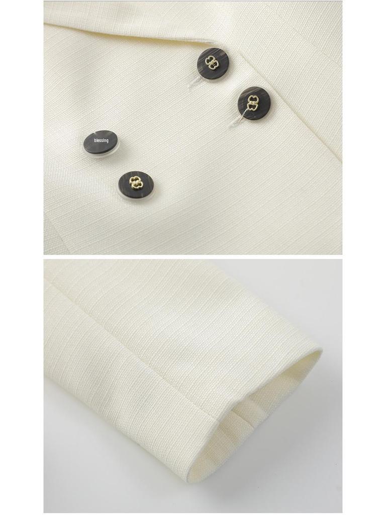 Women's Chic Professional Suit - Elegant White Ensemble, Ideal for Artists, Hosts, and Professionals.