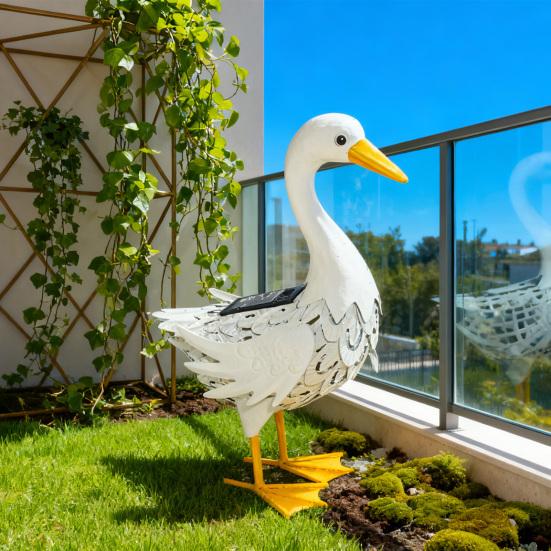 Solar Porch Goose Statue, Metal Garden Goose with Solar Light for Lawn Yard Backyard, Front Porch Goose for Garden Decoration