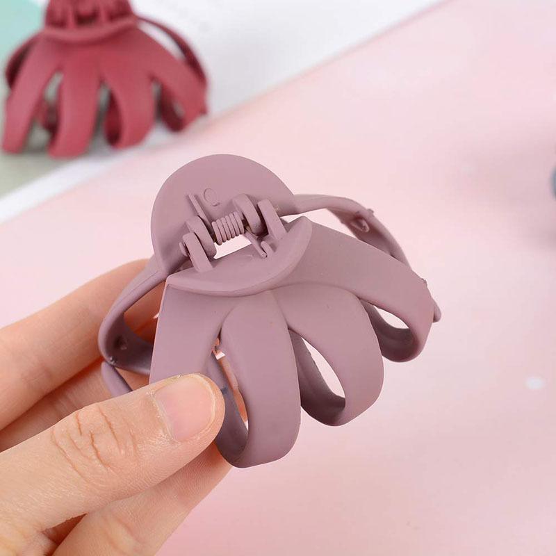 Geometric Octopus Hair Clip: Eight-Clawed Oval Claw for Japanese & Korean Styles
