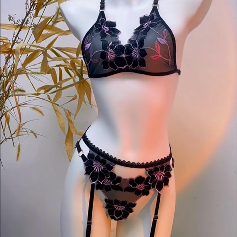 Erotic Lingerie Hot See-Through Embroidered Bra Female Large Size Passionate Temptation Sexy Panties Garter Three-Piece Suit