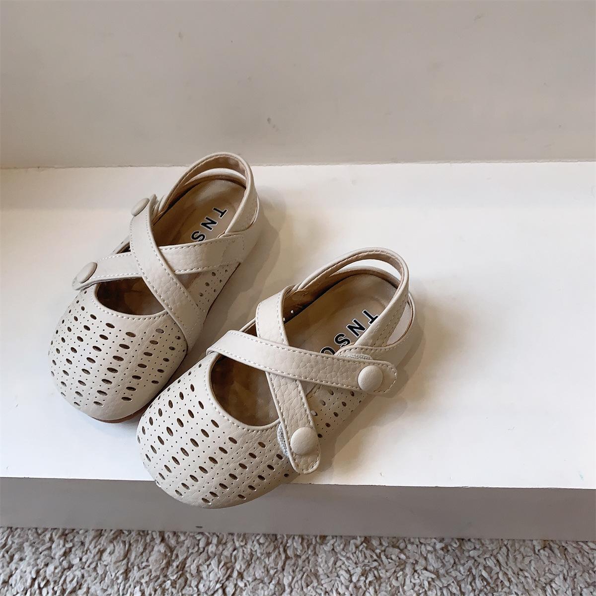 

Classmates Children 1-3 years old Children s small leather shoes Girls princess sandals Hollow breathable baby shoes 22 бежевый
