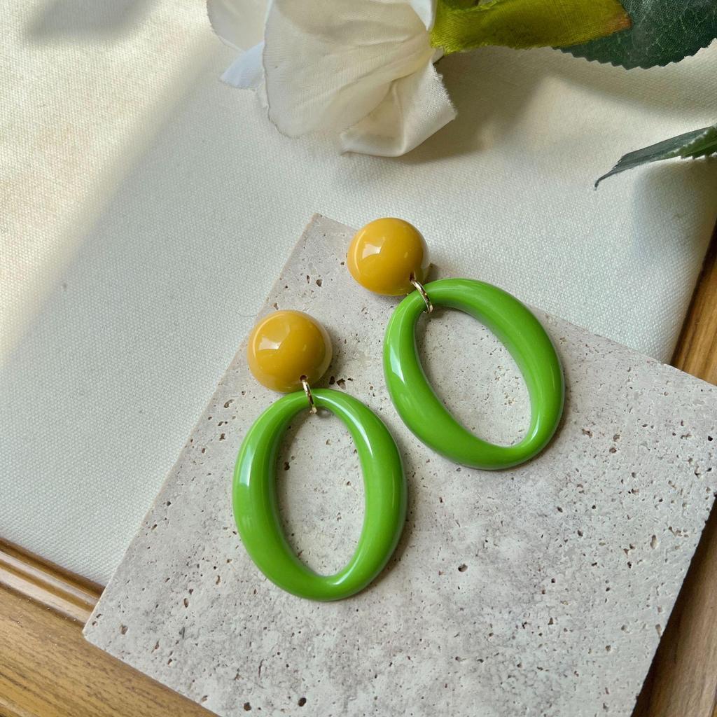 Hong Kong Style Retro Polka Dot Earrings: Playful Red Ear Clips for Girls and Women