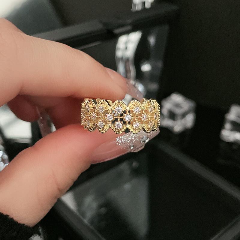 Chinese Retro High-End Open Lace Ring - Women's Court Style Temperament, Niche Design
