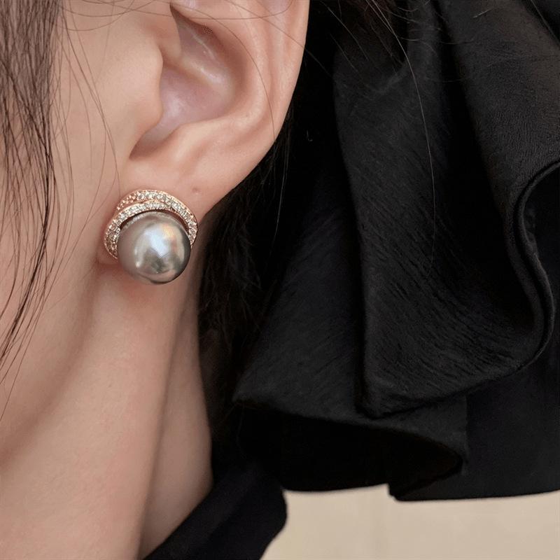 Elegant Princess Diamond Pearl Earrings: Luxurious, Versatile, and Exquisite Studs in a Fashionable Style