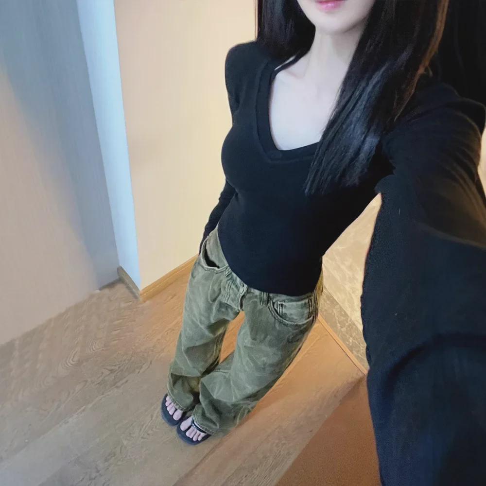 2024 Women's Slim V-Neck Long-Sleeve Top: Versatile, Straight Shoulder for Autumn/Winter.