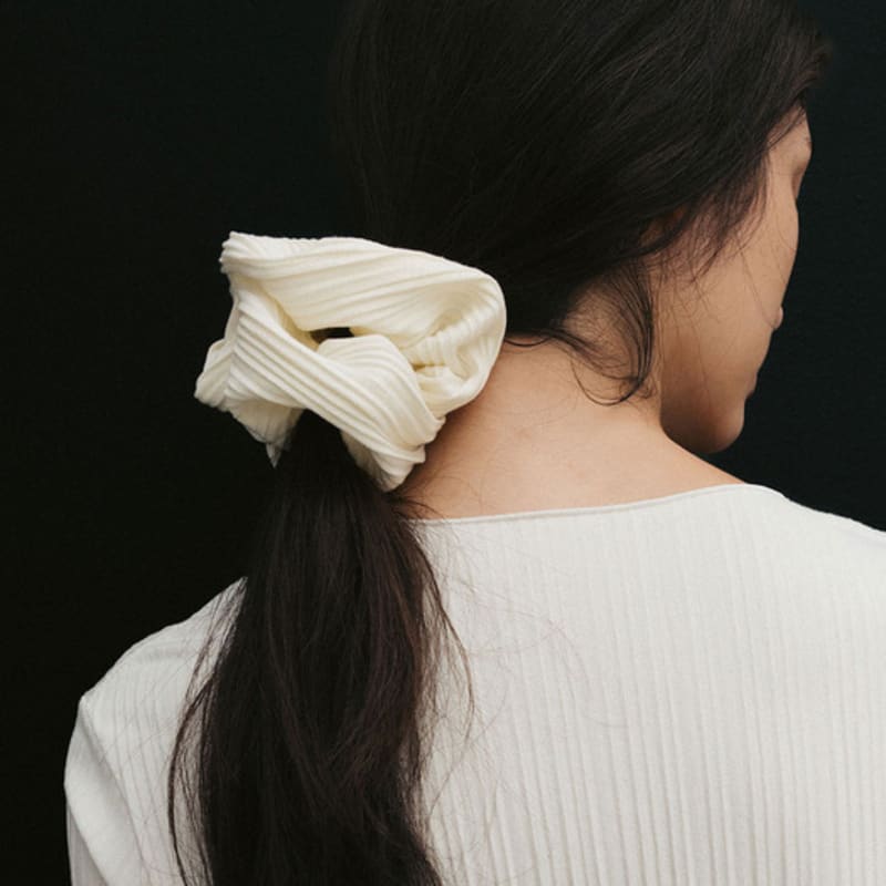 DER RYE Falten Scrunchie(Elfenbein)