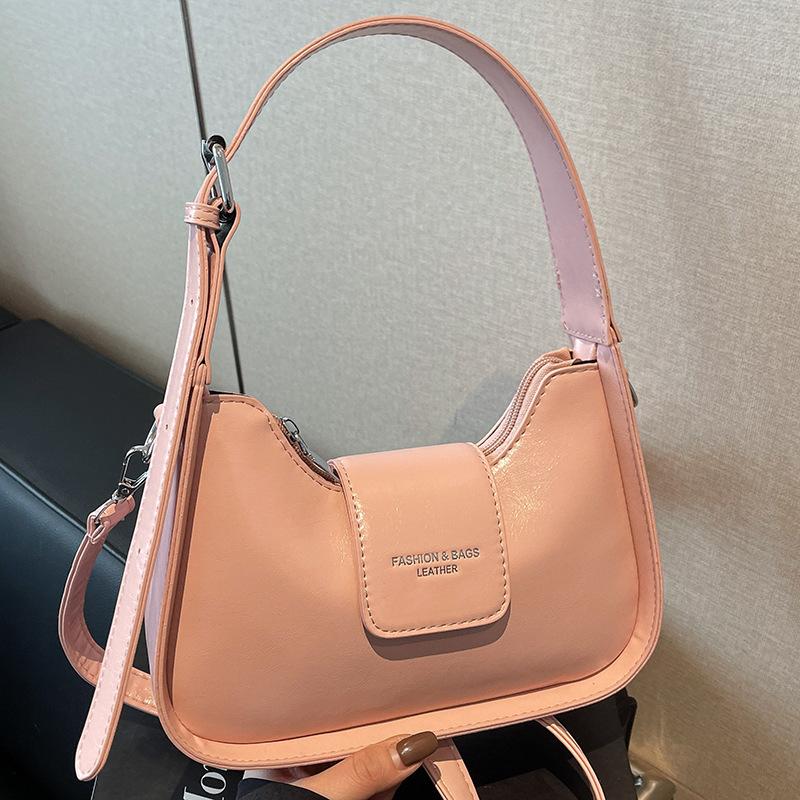 French niche single shoulder underarm bag women's 2025 summer new fashionable high-value commuter baguette bag messenger bag